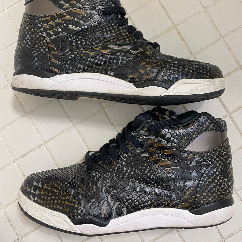 Reebok women’s high top reptile pumps - Sz 8.5